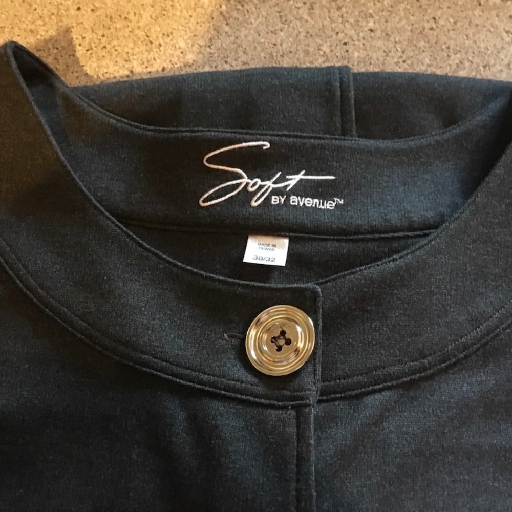 Soft by Avenue charcoal grey jacket sz 30/32